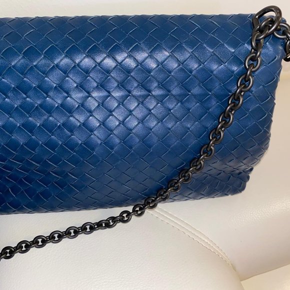 BOTTEGA VENETA Medium Intrecciato Olimpia Bag - Picture 4 of 4